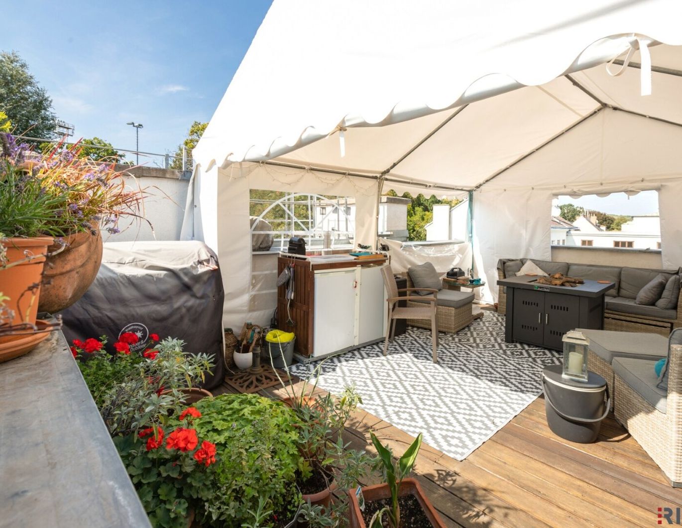 ROOFTOP LIVING - 32M² PRIVATE DACHTERRASSE MIT HOHE WARTE GRÜNBLICK - KLIMA - NÄHE U4