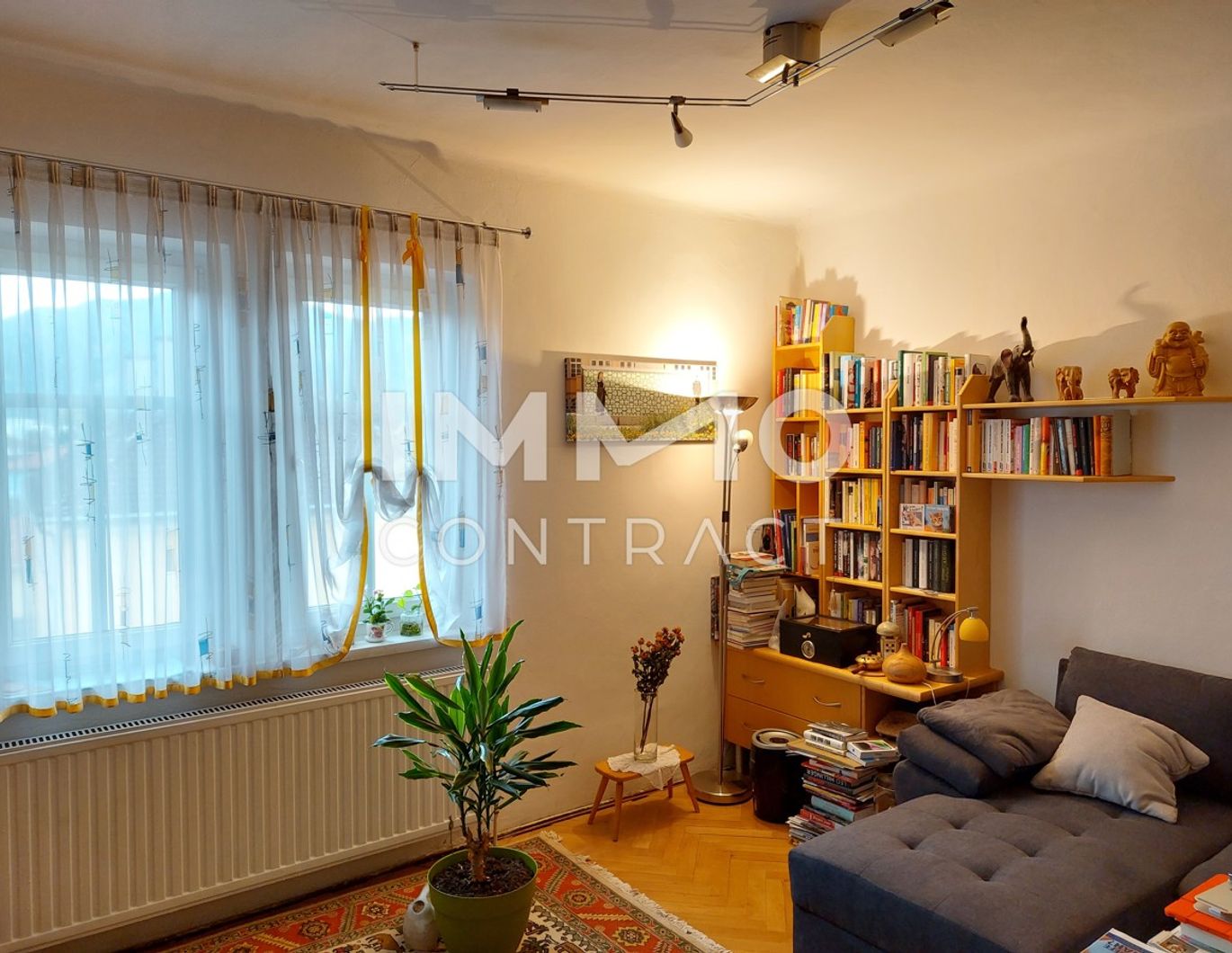 SEHR SCHÖNE, SONNIGE UND RUHIGE 3-ZIMMER-WOHNUNG IM 2. OG MIT EIGENEM GARTENANTEIL UND PARKPLATZ