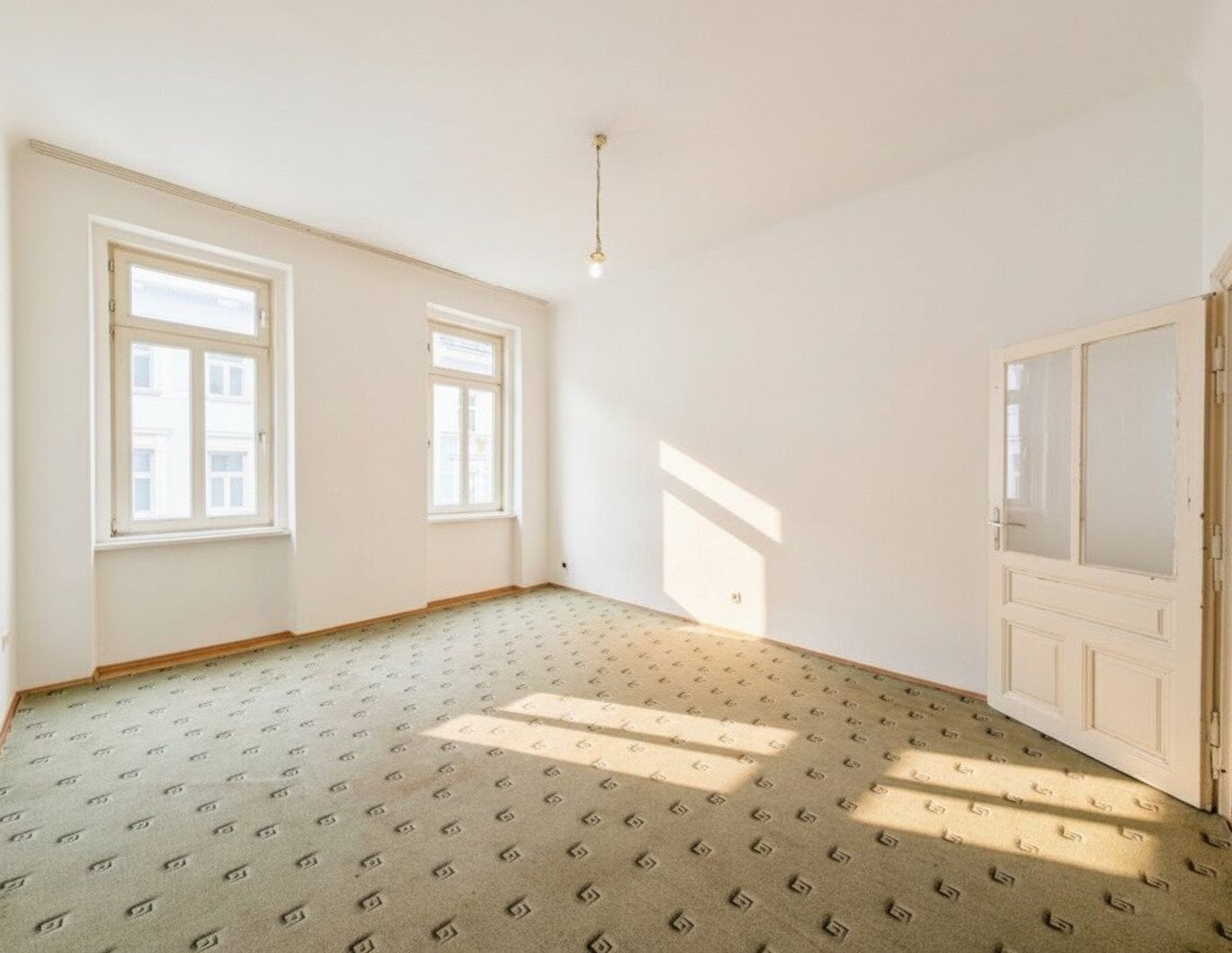 ++Neu++ Sanierungsbedürftige 1-Zimmer Altbau-Wohnung, viel Potenzial!