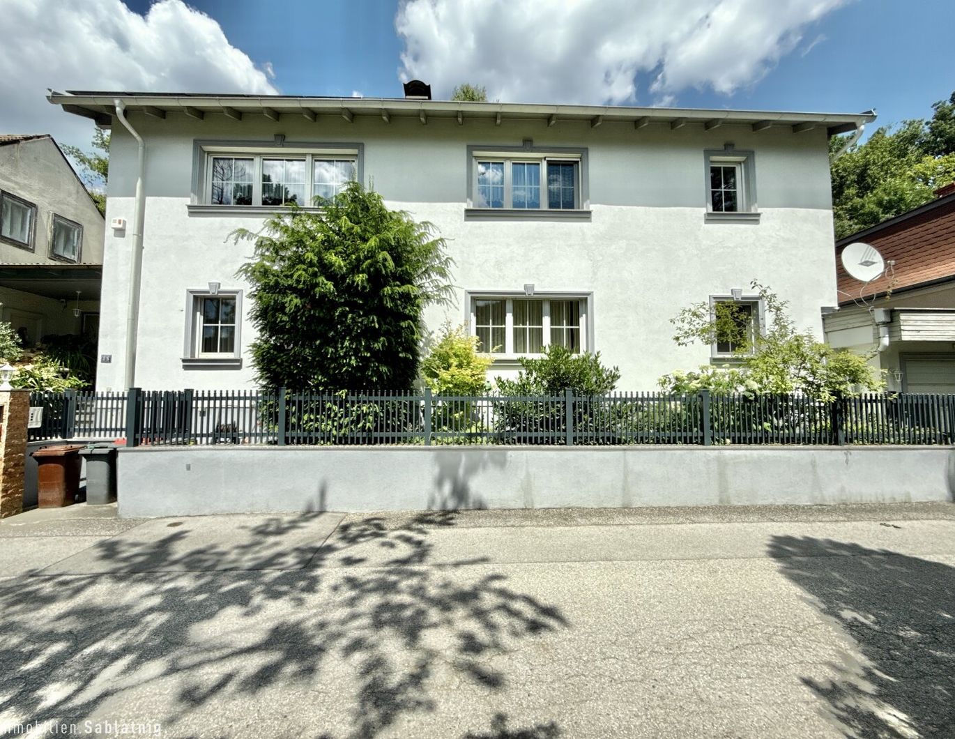 TRAUMHAFTES EINFAMILIENHAUS in Berndorf! Exklusives Wohnen mit Panoramablick, Wellnessbereich und modernster Technik!