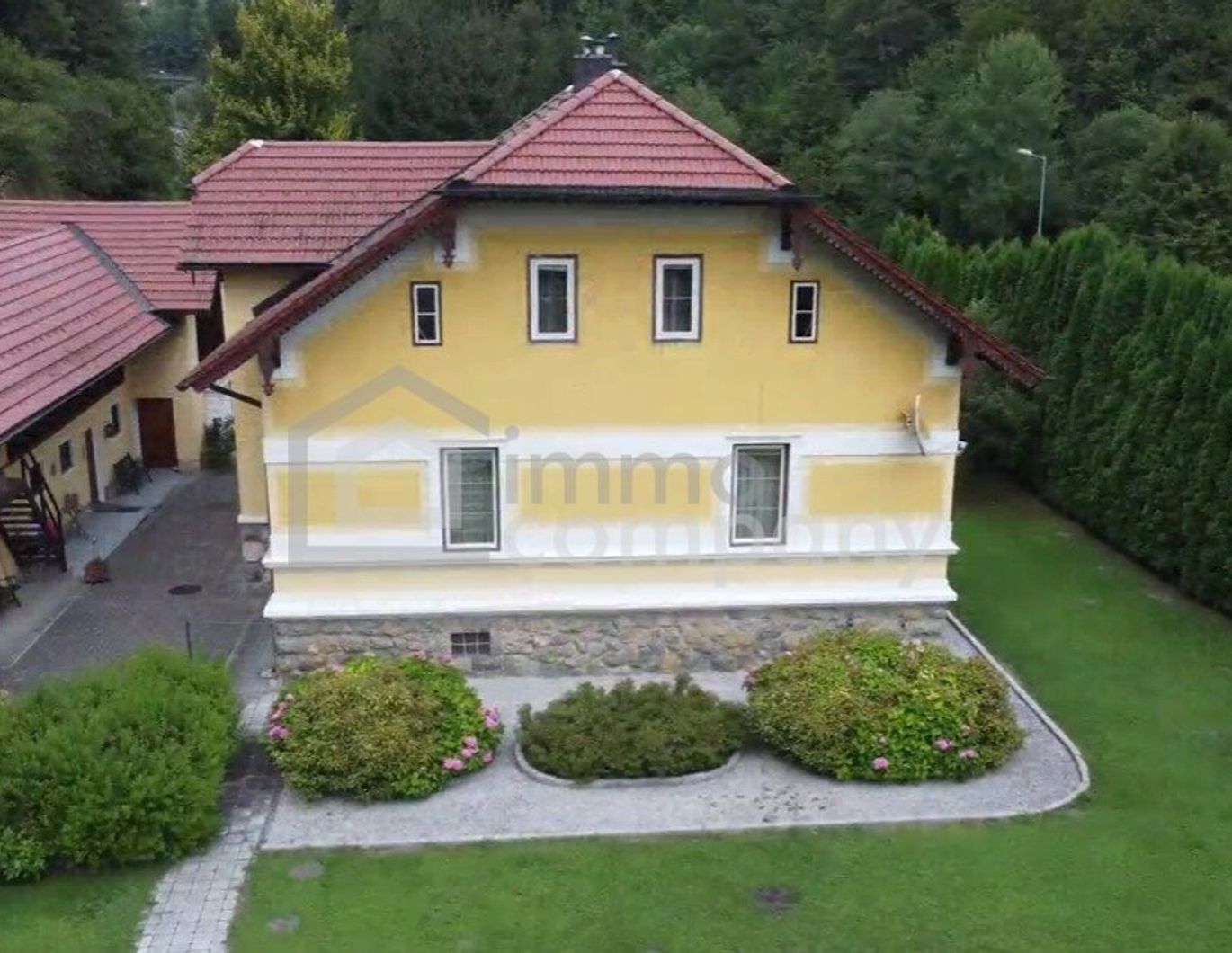Elegantes Landhaus mit privatem Waldstück