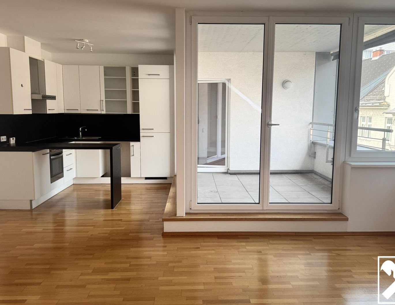 Lichtdurchflutete Dachgeschosswohnung mit Loggia - wohnen über den Dächern der Linzer Hauptstraße!