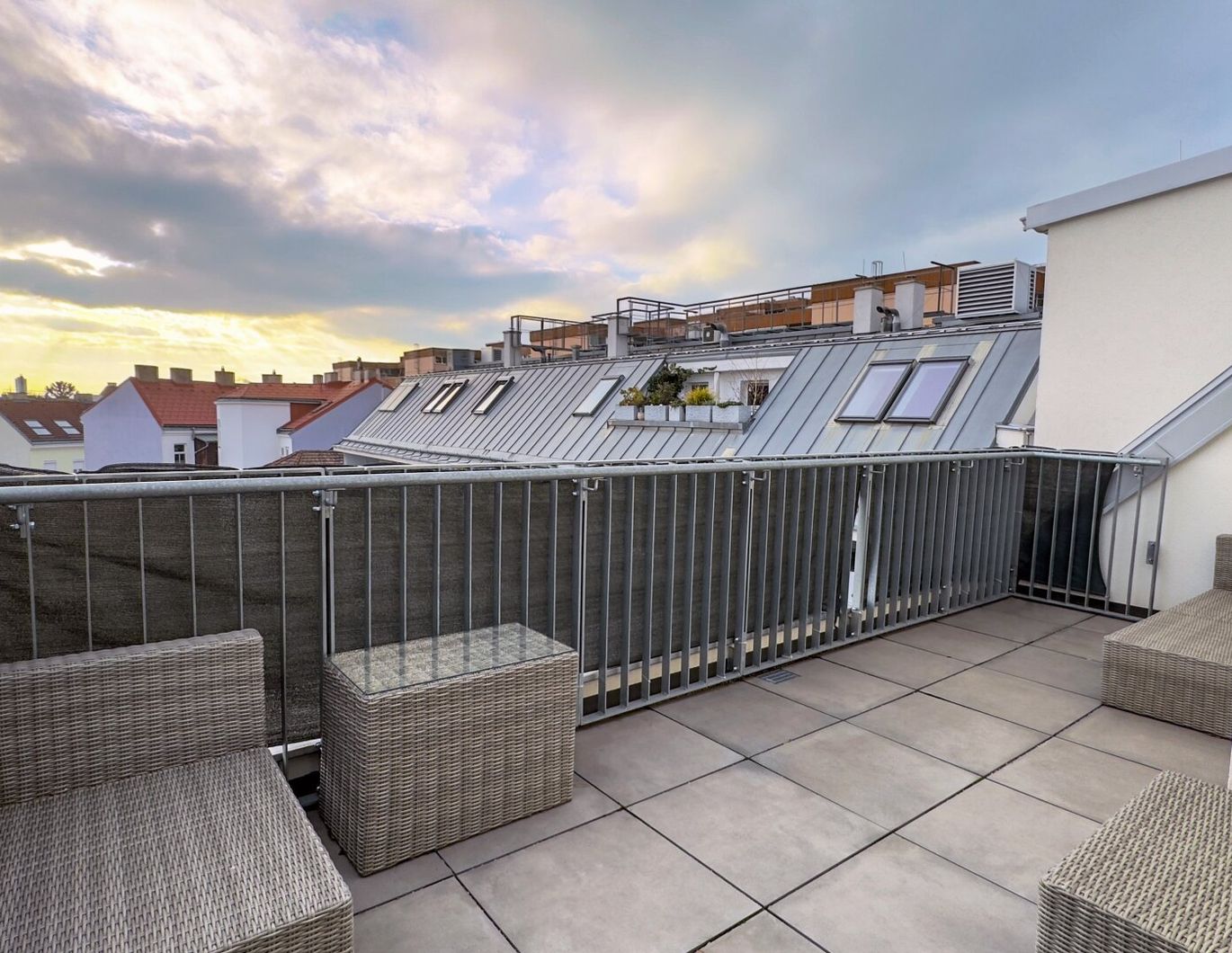 Exklusive Dachgeschosswohnung im 21. Bezirk: Modernes Wohnen mit Erstbezugscharakter nahe Wasserpark