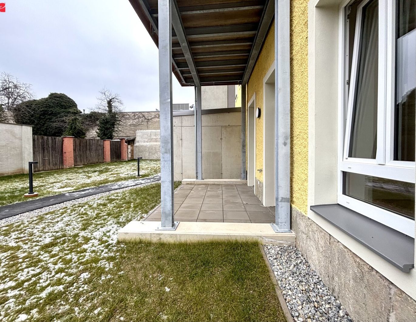 Moderne Erstbezug-Wohnung mit Garten und Terrasse