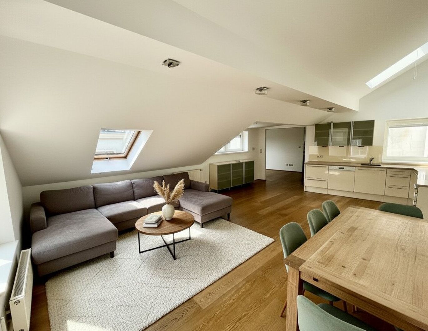 Helle Dachgeschoßwohnung in absolut ruhiger Lage!