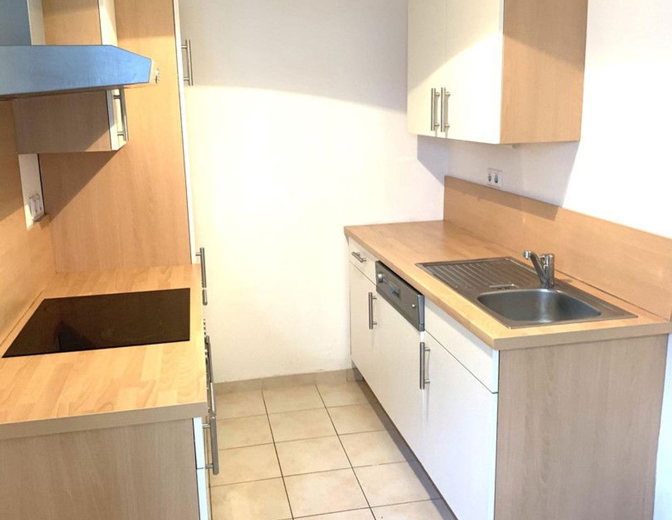 ++ NEU ++ Loggiawohnung ++ Zentrale Lage ++ U6-Nähe ++