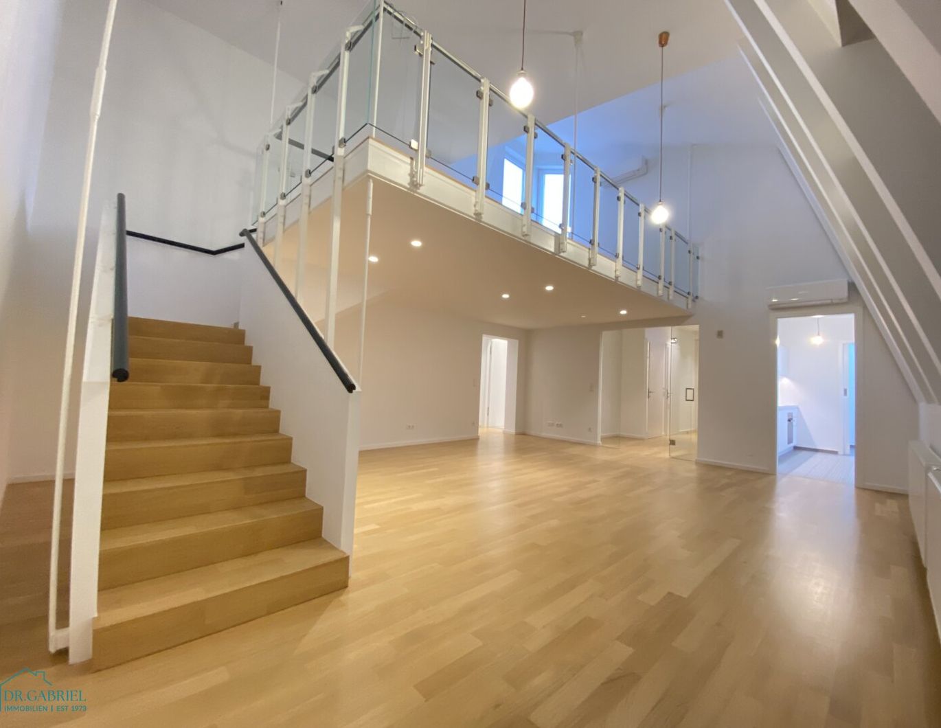 DACHGESCHOSSWOHNUNG mit BALKON - NEUBAUGASSE