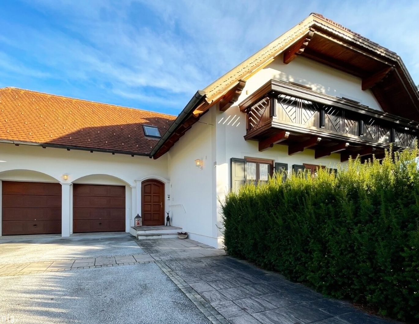 EXKLUSIVE LANDHAUSVILLA MIT WELLNESSOASE! Vielseitiges Nutzungspotenzial im Herzen des Jogllands!