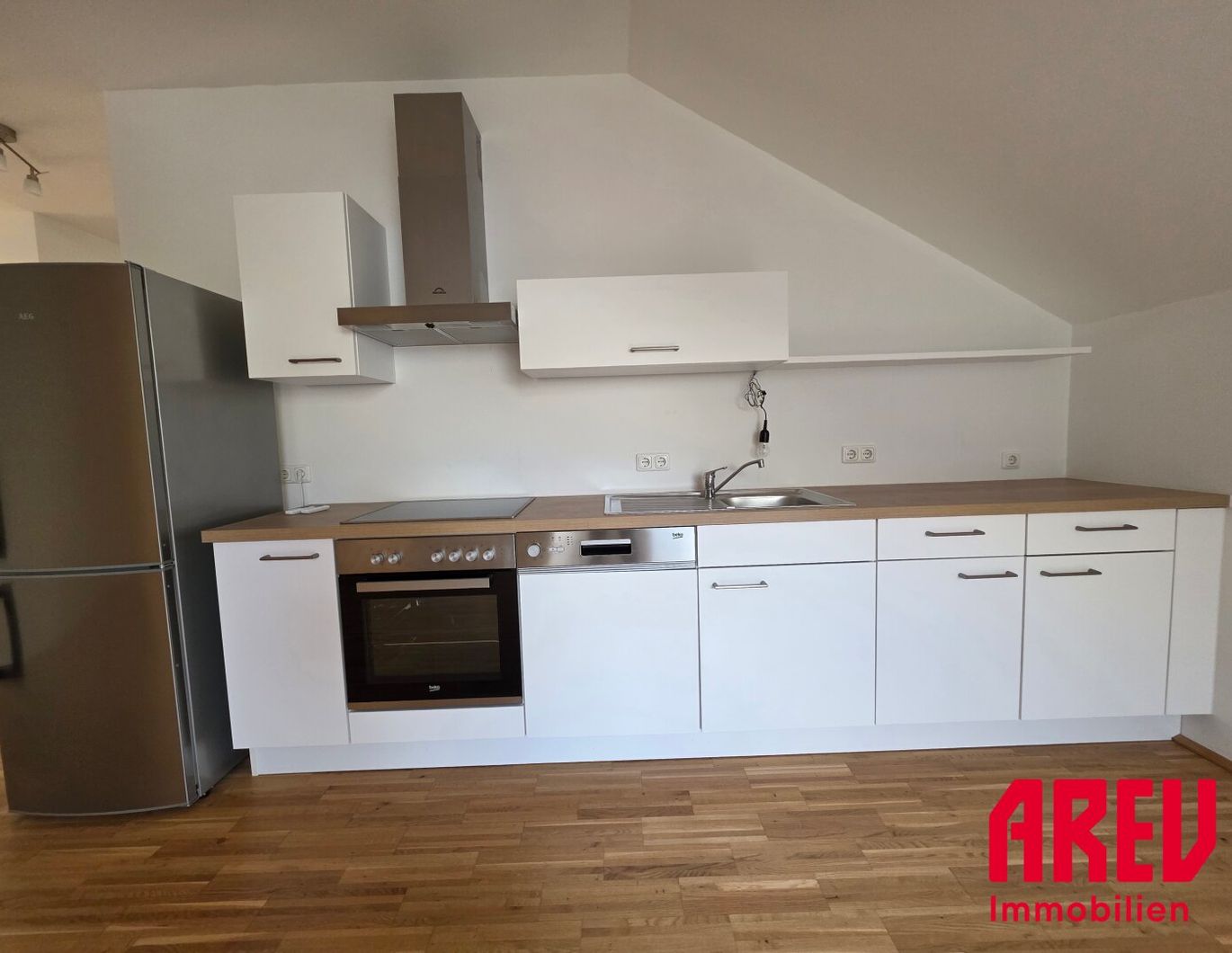 TOLLE WOHNUNG INKL. MÖBLIERTER KÜCHE UND TERRASSE ZUM DURCHATMEN, WG TAUGLICH - TOP 11