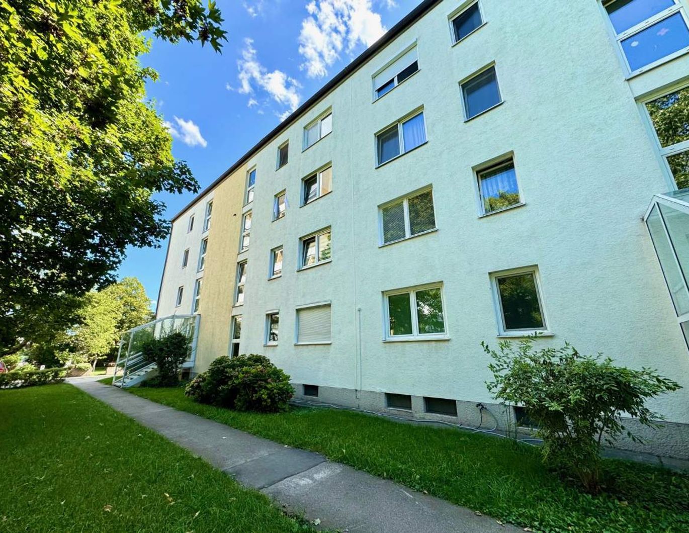++ PREISWERT in St. Pölten ++ ZWEI Zimmer Wohnung mit LOGGIA