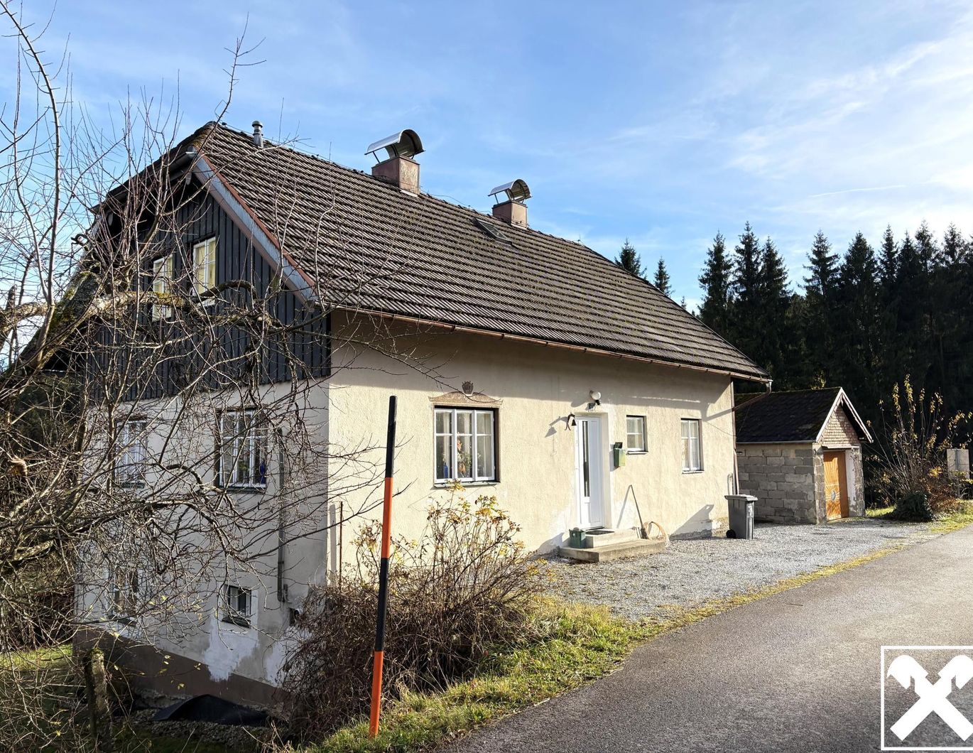 Häuschen am Waldrand mit Potenzial