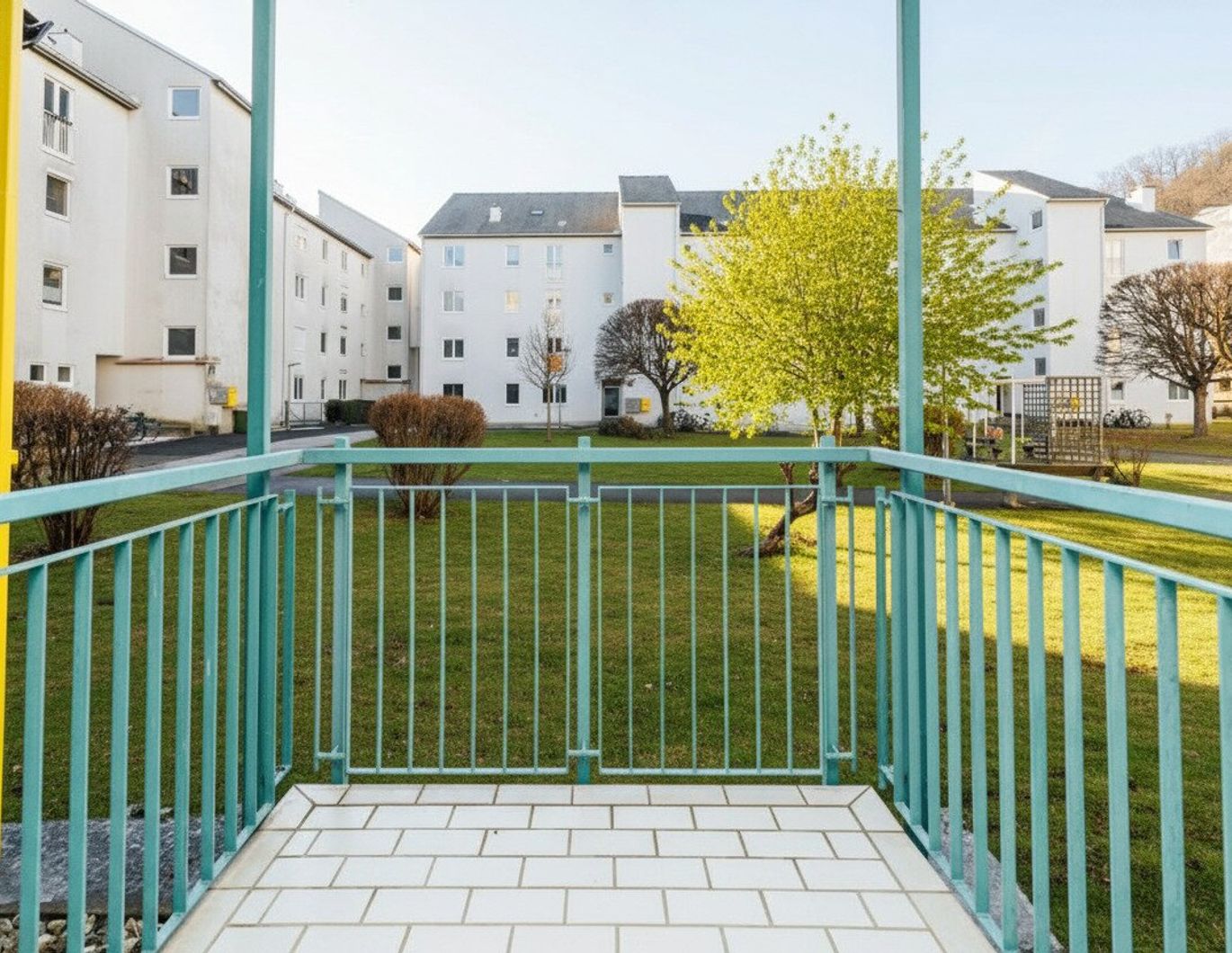 LICHTDURCHFLUTET I WESTBALKON I GEPFLEGTE WOHNANLAGE I BADEWANNE I FERNWÄRME I EGGENBERG I PROJEKT WOHNEN I