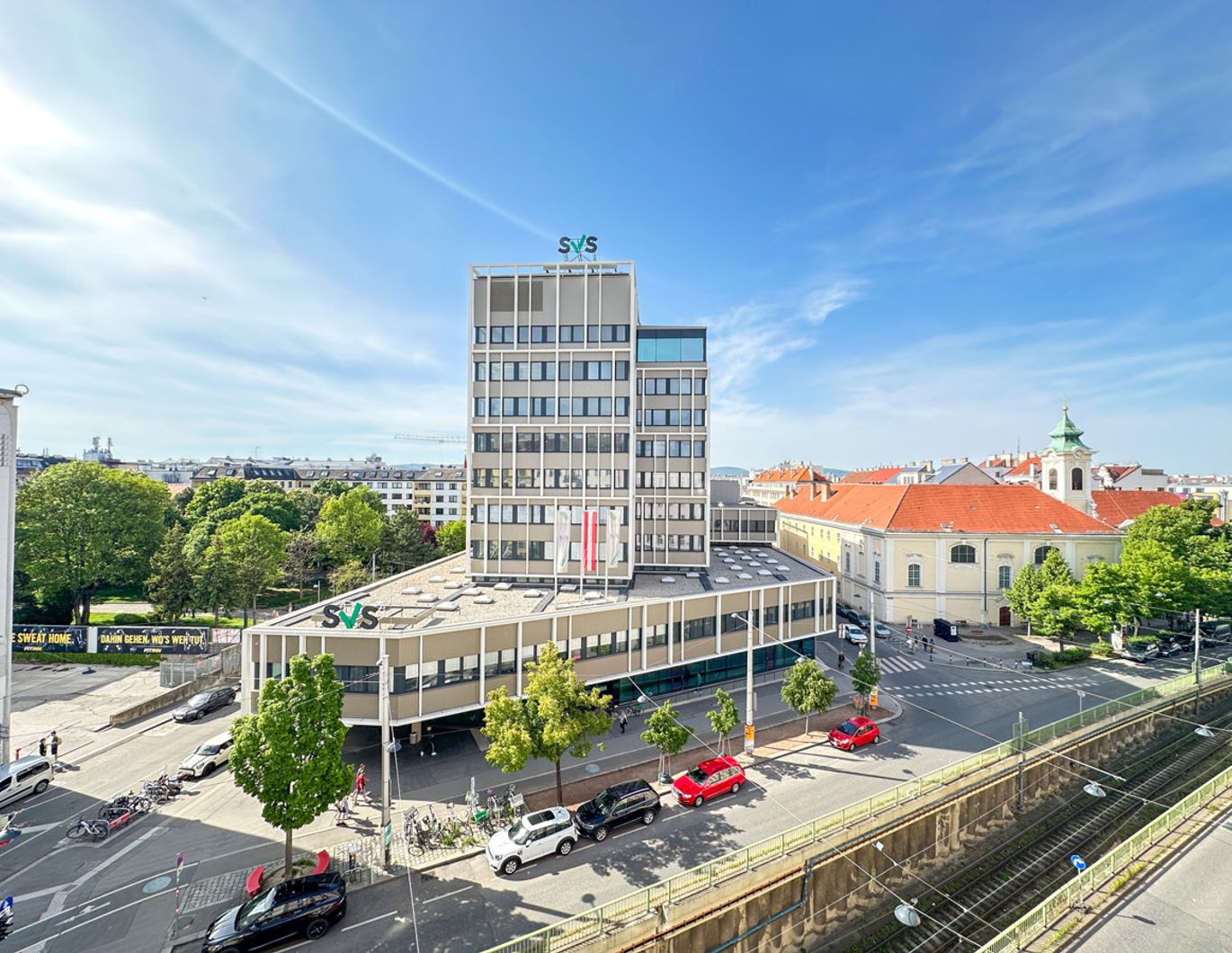Wiedner Hauptstraße: Sonnige Altbauwohnung mit schönem Ausblick und Charakter