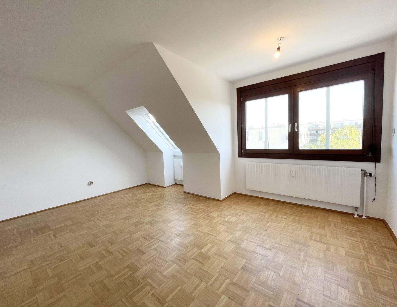 PROVISIONSFREI VOM EIGENTÜMER! LICHTDURCHFLUTETE 3-ZIMMER-WOHNUNG IM DACHGESCHOSS!