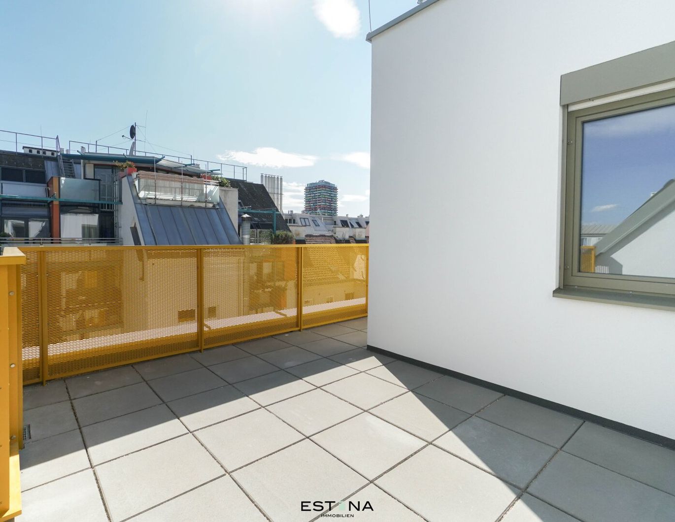 Großzügige Dachgeschoss-Wohnung in bester Lage - Provisionsfrei