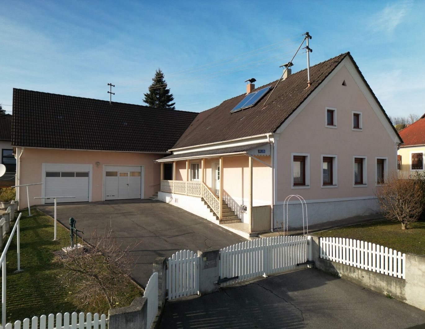 EINFAMILIENHAUS mit sonnigem Grundstück