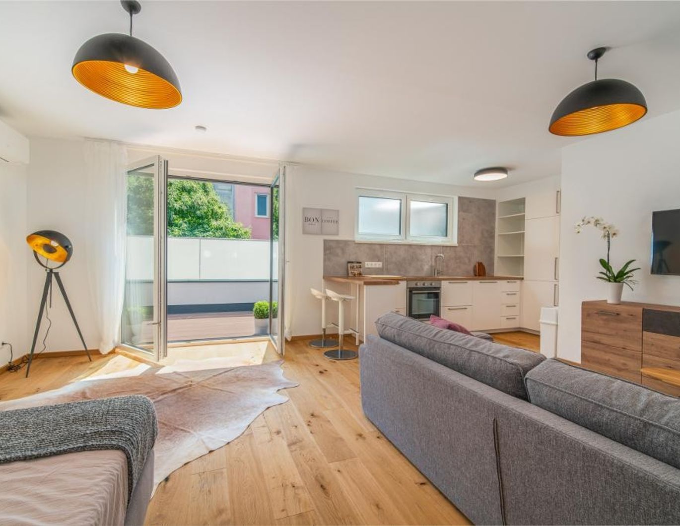 Luxuriöses vollmöbliertes Terrassenstudio mit Grünblick in Ruhelage - All In Miete