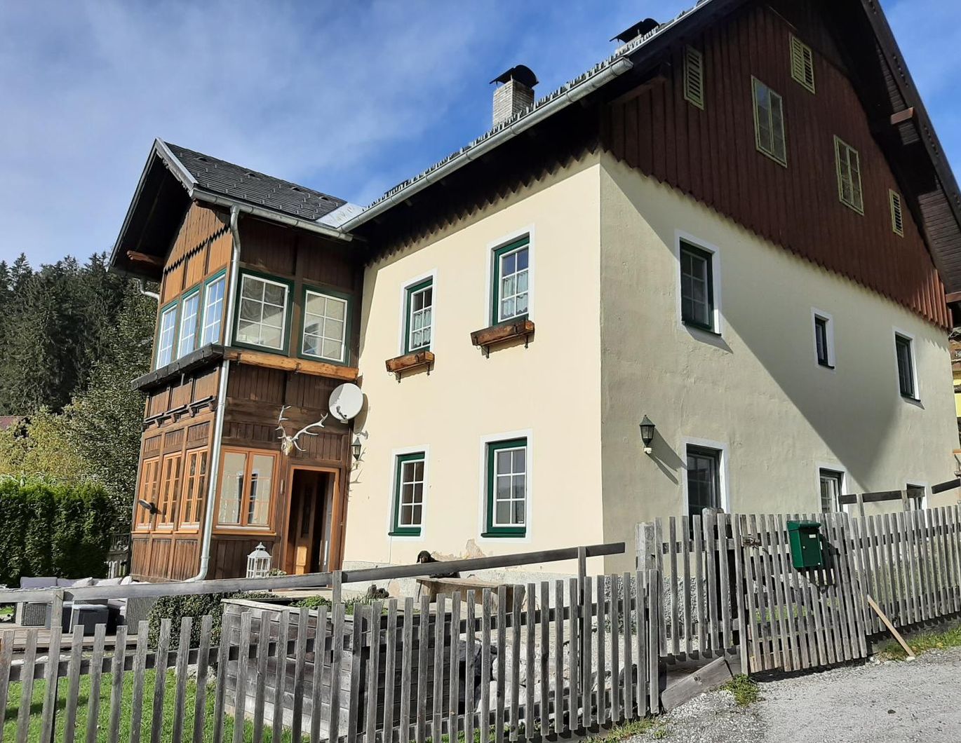 helle und großzügige 4 Zimmer-Wohnung mit Gartenanteil