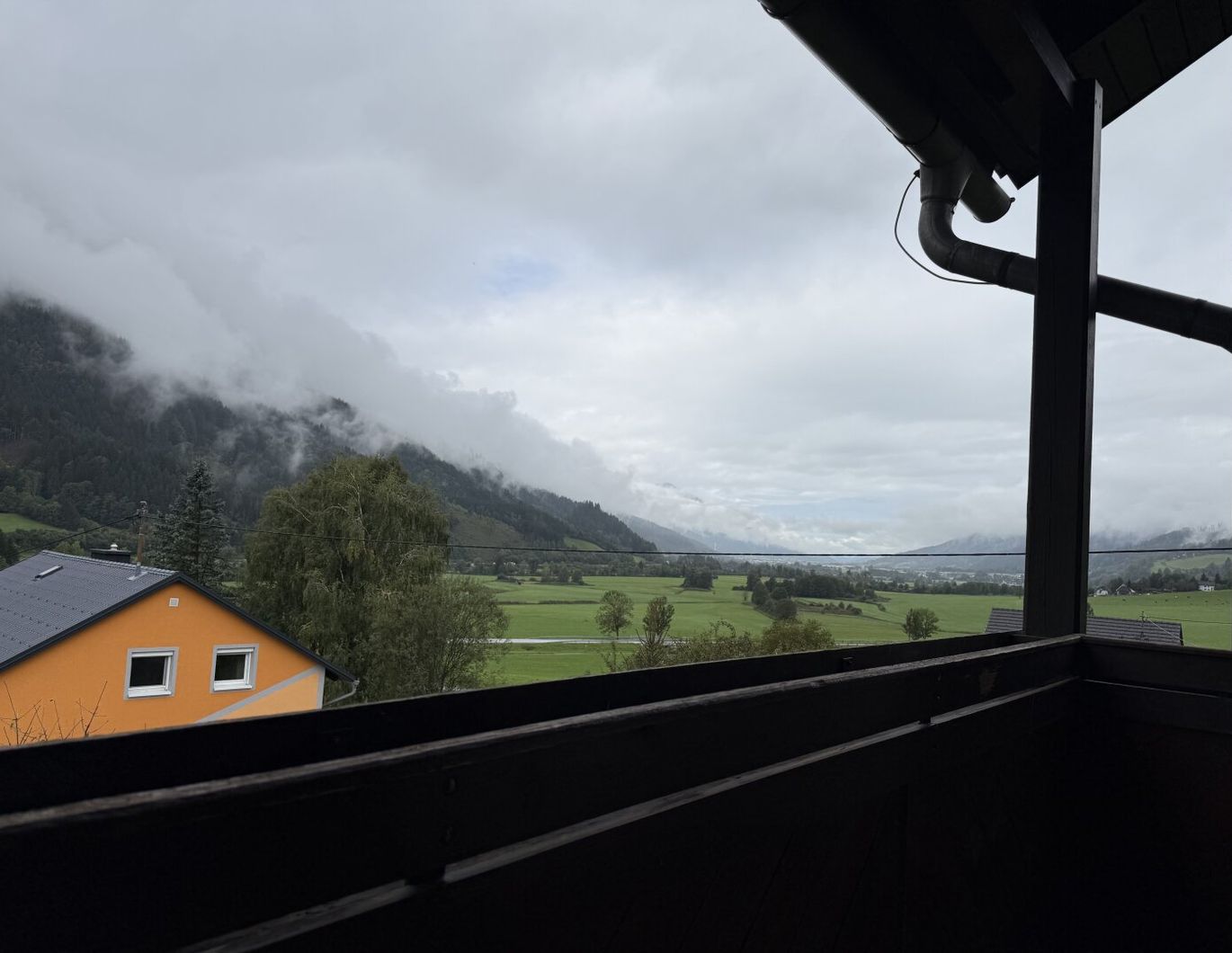 Sanierungsbedürftige Eigentumswohnung mit südseitigem Balkon