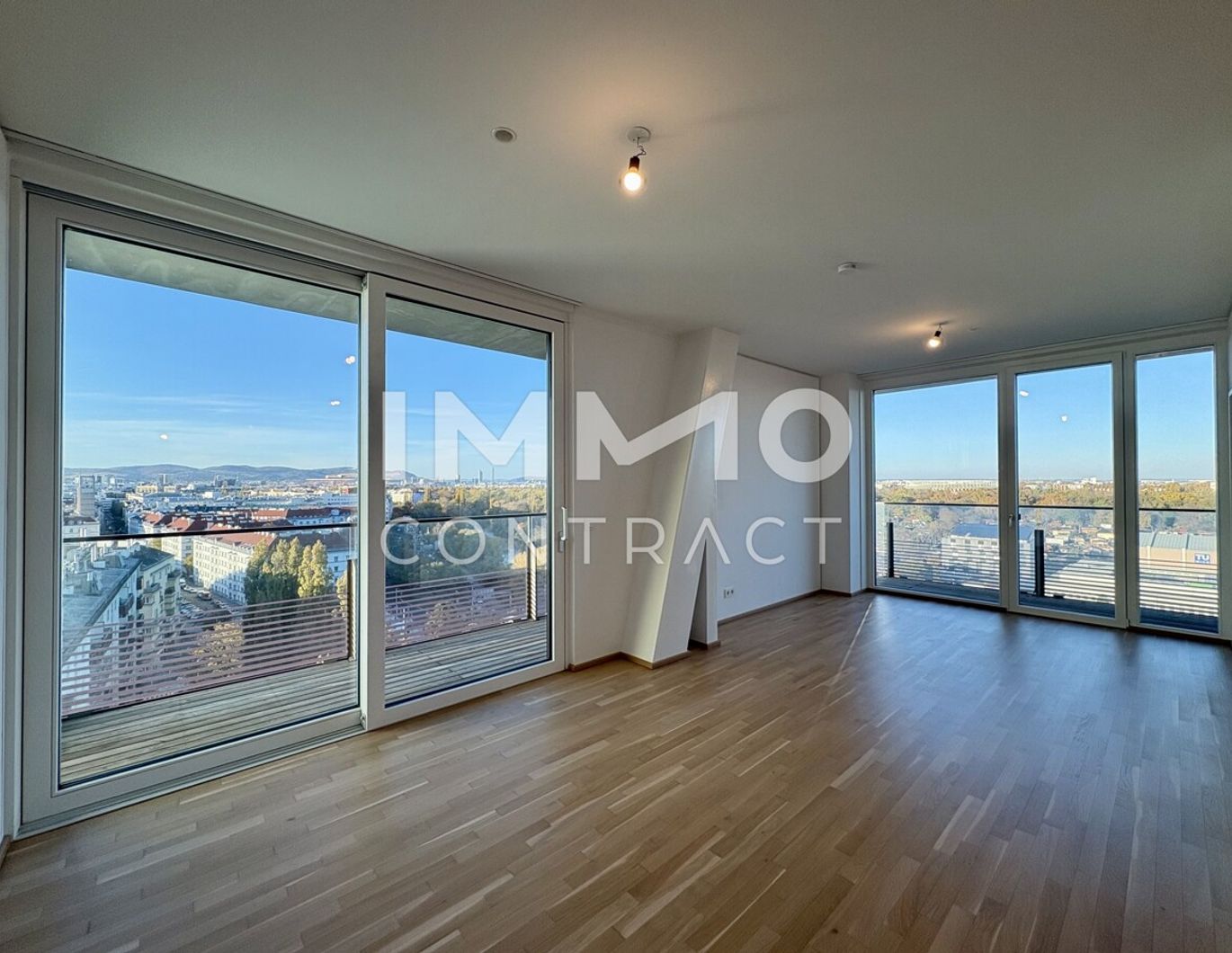 TOP-Ausblick: City mit Stephansdom, Donaukanal, Prater. Concierge, Party & BBQ Lounge, Pool usw.