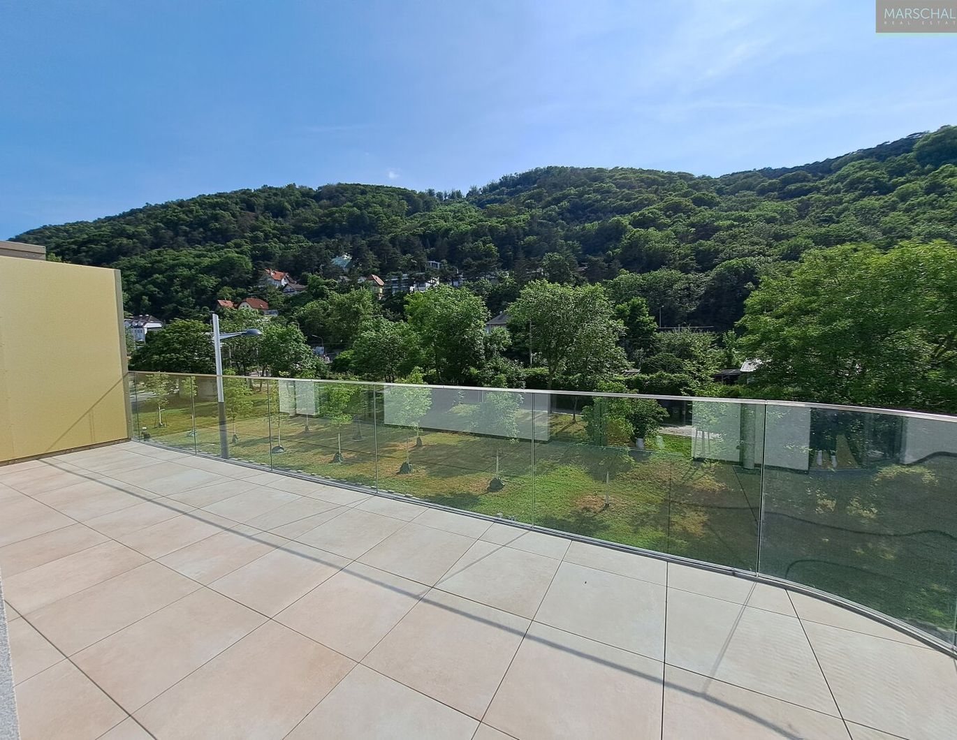 ANLEGERWOHNUNG | BEFRISTET VERMIETET BIS 31.08.2028 | 2-Zimmer Terrassenwohnung mit Garagenstellplatz, Badesteg, Fitness- und Wellnessbereich, Concierge