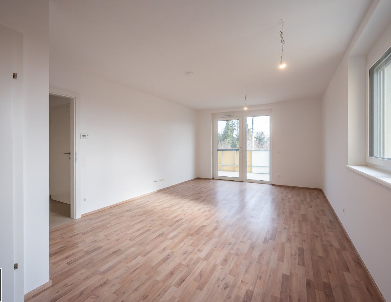 2 Zimmer Erstbezguswohnung mit perfektem Grundriss, Balkon, KFZ-Stellplätzen - jetzt zu mieten, später zu kaufen!