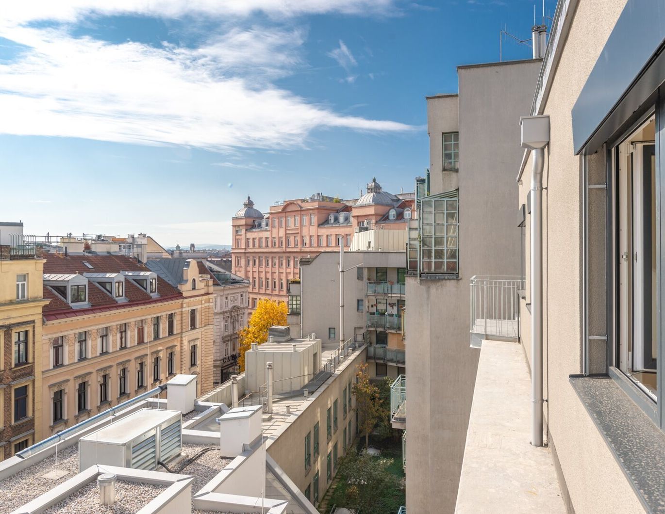 Six in the City: Premium 2-Zimmer Apartment mit Balkon!! BESTLAGE direkt beim Haus des Meeres