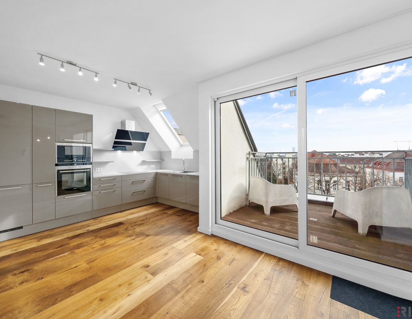 Dachterrassenwohnung mit Weitblick über Wien | PKW-Tiefgarage | Parkausrichtung | 2 Terrassen (28,6m²) | 2 Gehminuten zur U6 | 9 Min. in den 1. Bezirk