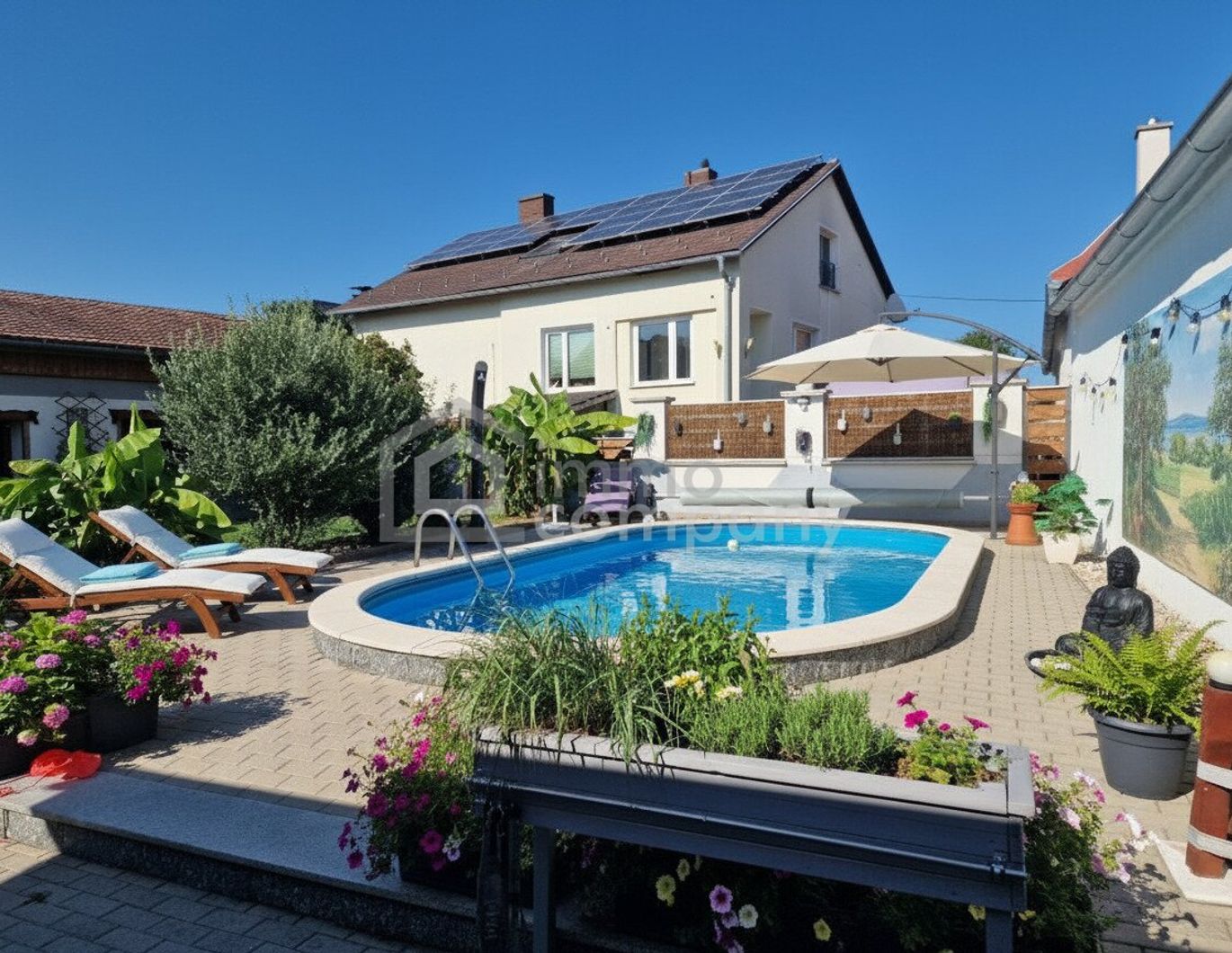 Top-Haus + Pool mit Wärmepumpe + Photovoltaik