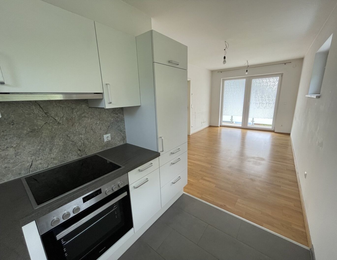 Neuwertige Mietwohnung mit Balkon und hochwertiger Ausstattung ...! (Barrierefrei)
