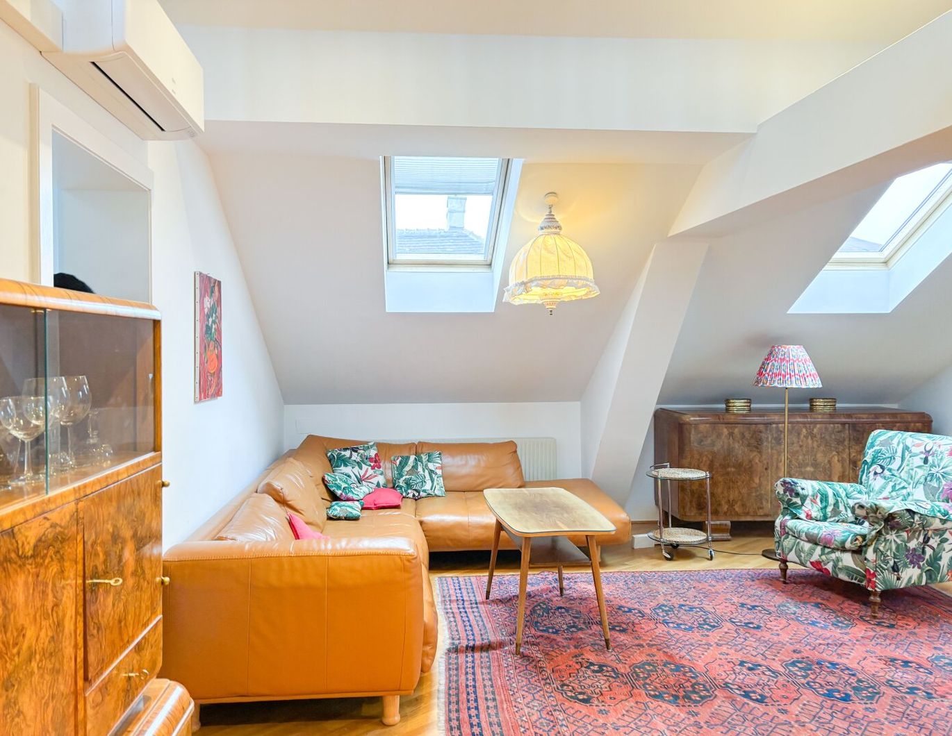 Fully furnished attic apartment with secluded 60 m² roof terrace! Very suitable for Expats!