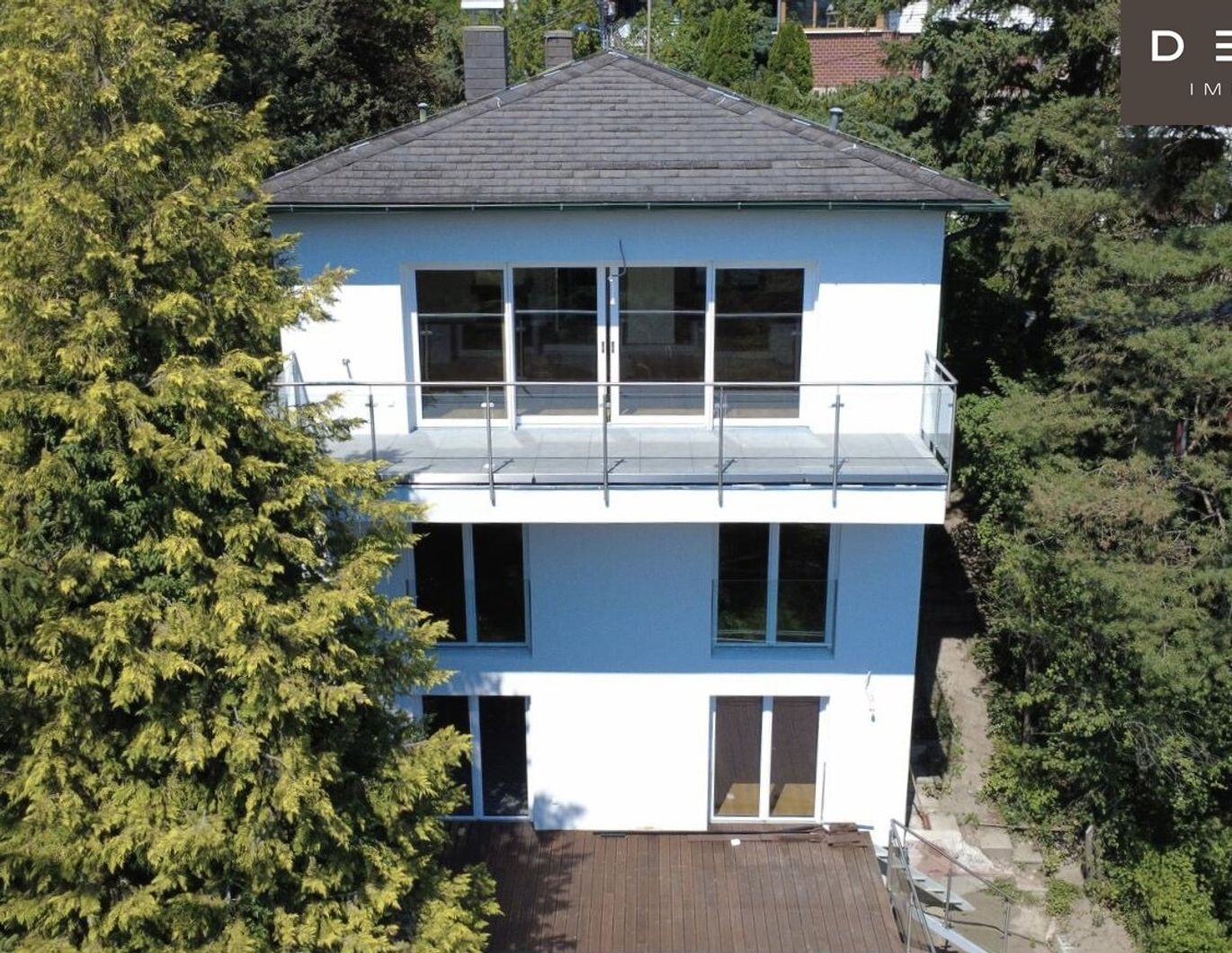 IDYLLE - EINFAMILIENHAUS IN ROMANTISCHER HANGLAGE - ERSTBEZUG NACH KOMPLETTSANIERUNG ZUM NIEDRIGENERGIEHAUS - FERNBLICK