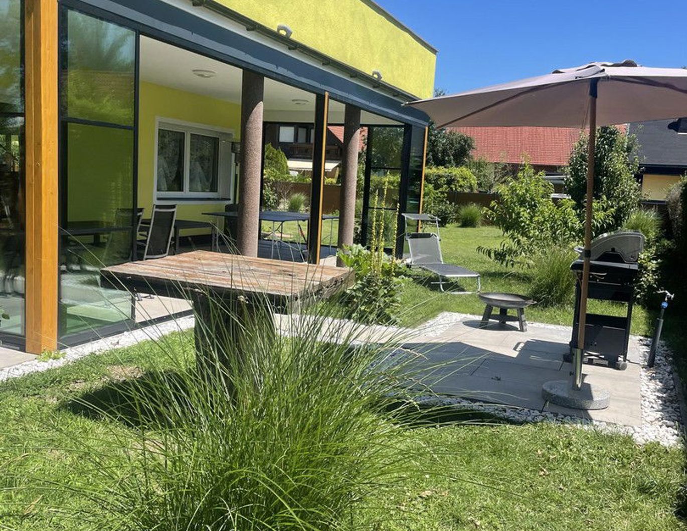 Von Privat, top modernisiertes, Ein - Zweifamilienhaus, voll unterkellert, Nähe Klagenfurt