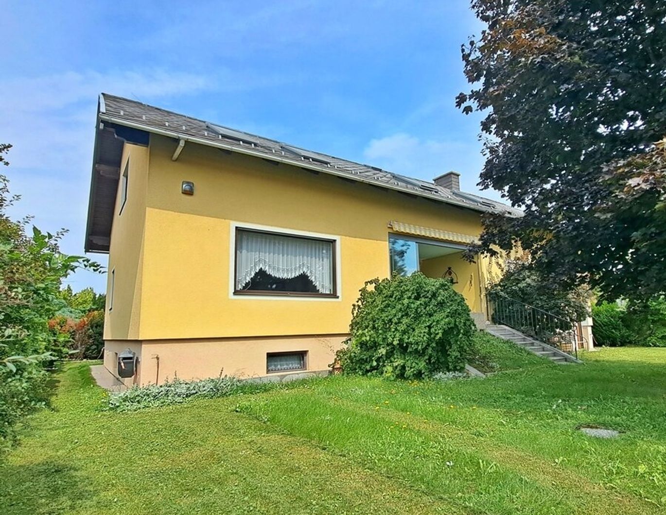Sonniges Familienhaus - Raumwunder - Nähe Wiener Neustadt in Katzelsdorf - mit schönen Garten, Keller und Garage