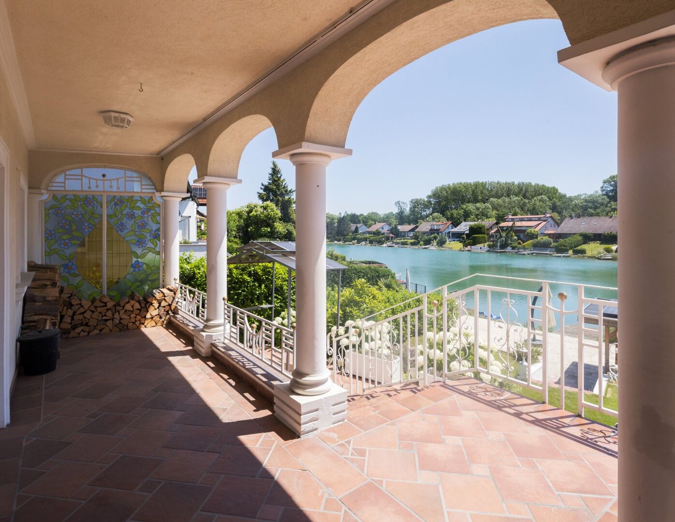 Ein Hauch von Dolce Vita - Großzügiges Einfamilienhaus mit Privatseezugang