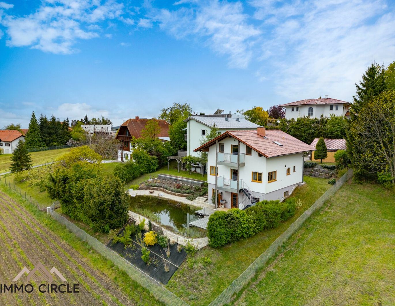 Doppelte Wohnqualität mit Panoramablick: Zwei Einfamilienhäuser samt Schwimmteich in Bestlage von St. Radegund