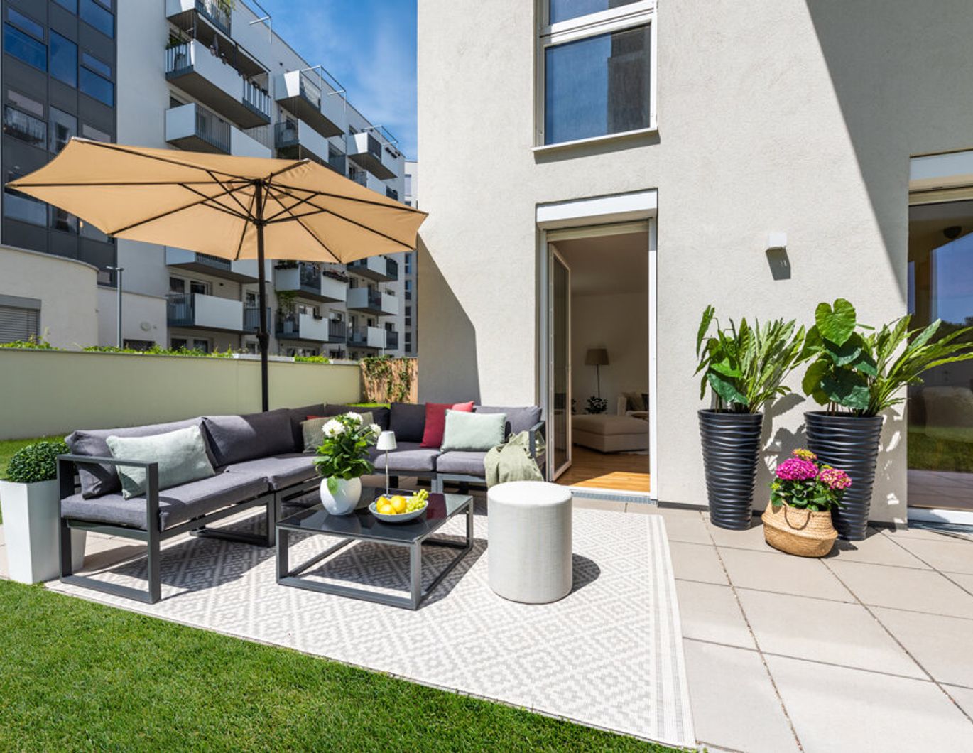 Gartenliebhaber aufgepasst! - Top aufgeteilte 3-Zimmer-Wohnung mit Eigengarten ruhig, hell & familienfreundlich - Top 02-002