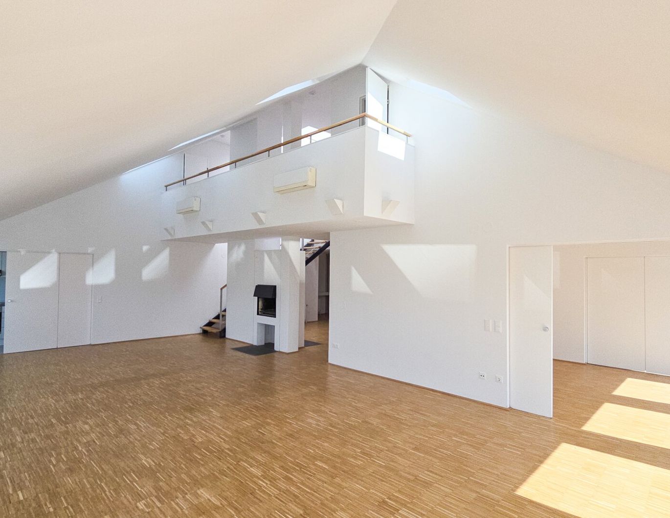 Top-DG Wohnung - rund 175m² in zentraler Lage des ersten Bezirks - mit 360° Terrassenfläche - unbefristet!