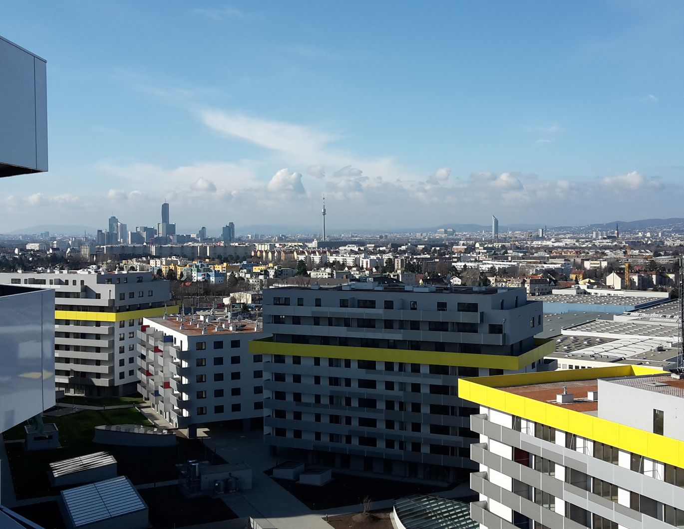 U1 vor der Türe - Einkaufszentrum im Haus - 180° Fernblick