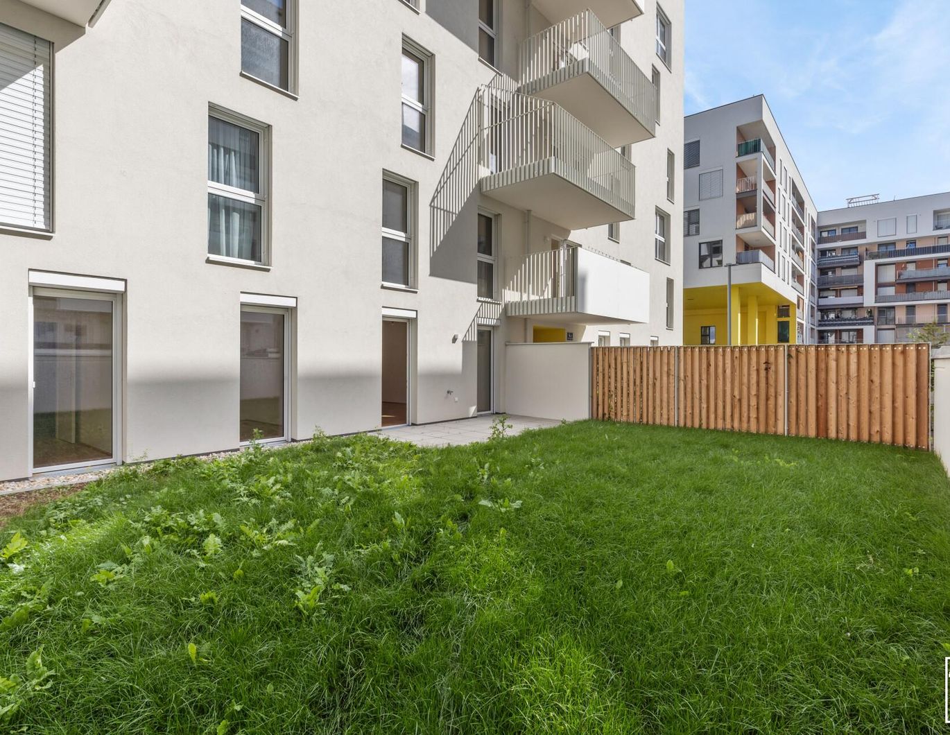 GARTENPARADIES: HELLE 3-ZIMMER-WOHNUNG PROVISIONSFREI MIT GROSSEM GARTEN