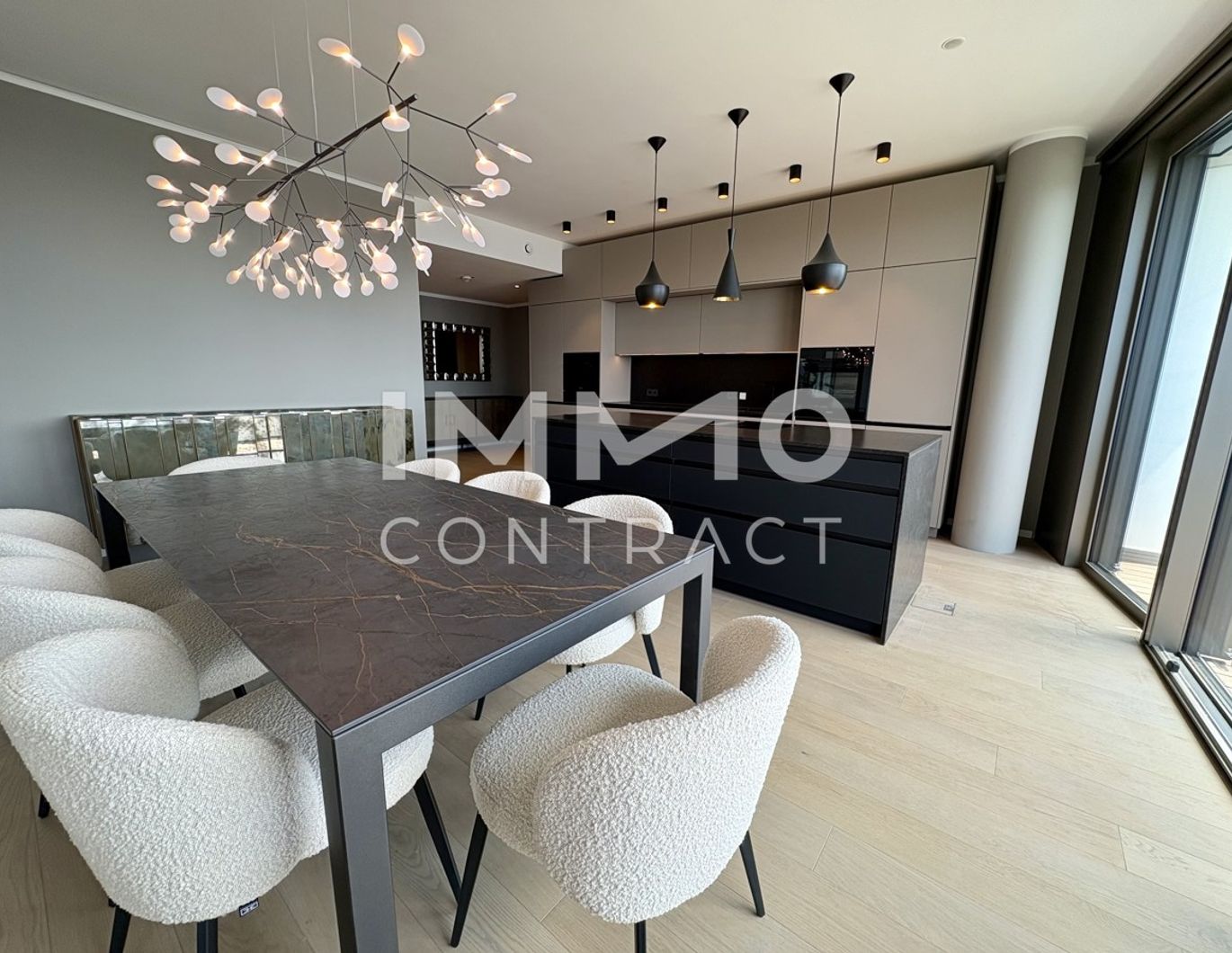 Wo Eleganz auf Luxus trifft: TOP-möbliertes Apartment mit Rundumblick (Gym, Pool, Spa, Lounges, ...)