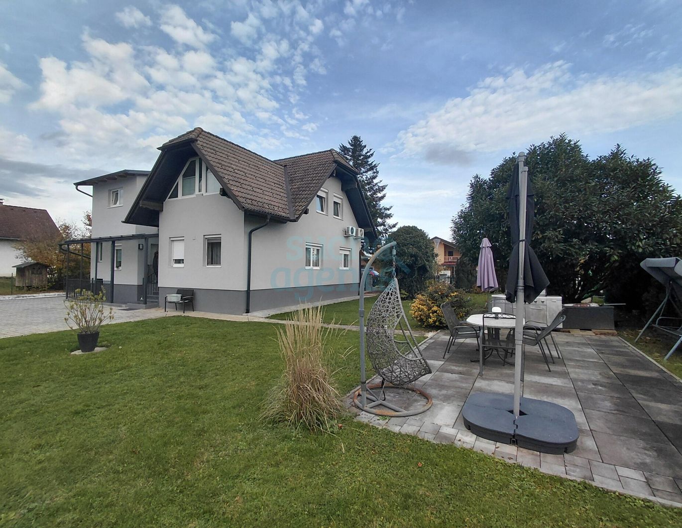 Modernes Einfamilienhaus mit durchdachtem Grundriss und 576 m² Gartenfläche