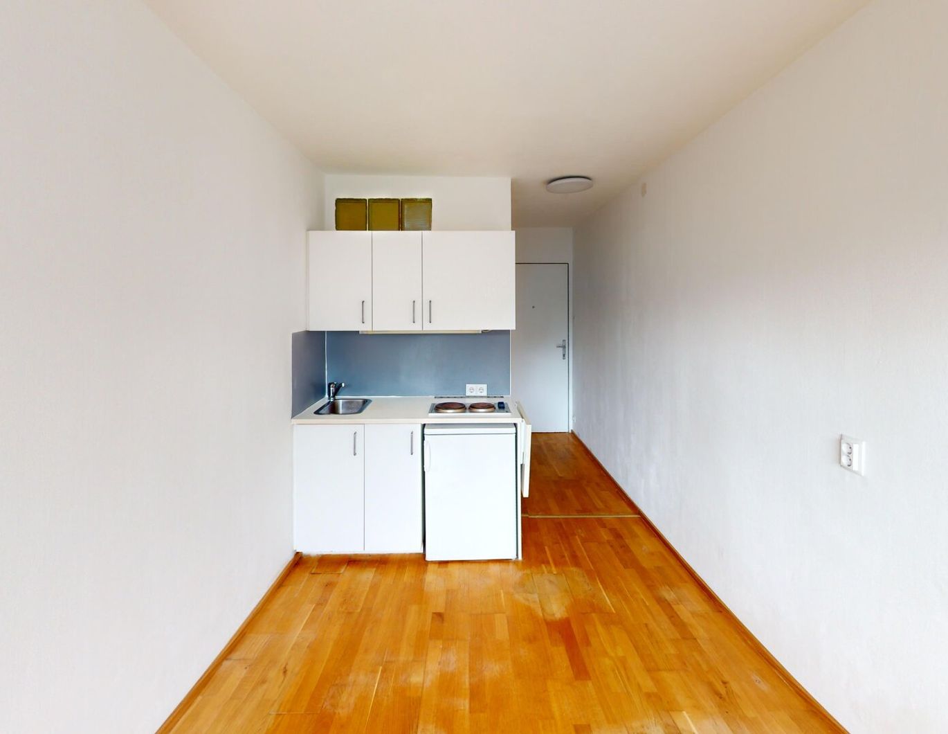 Rendite-Objekt: Renovierte Garconniere mit Balkon!