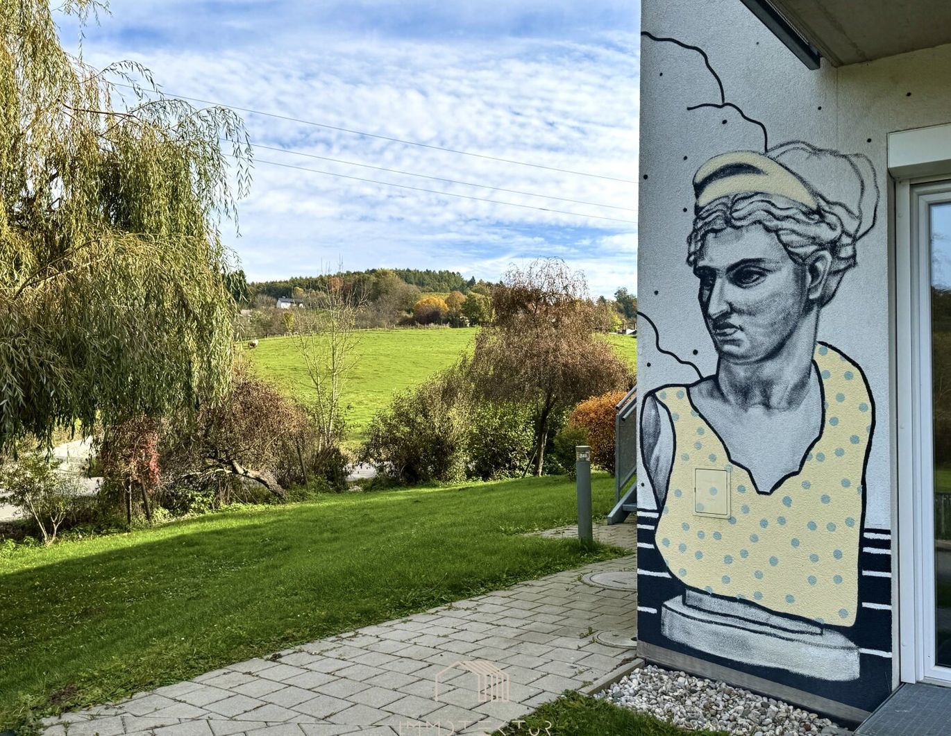 ALLGEMEINGARTEN : Helle 4-Zimmer-Wohnung mit Parkplatz und großzügigem Allgemeingarten