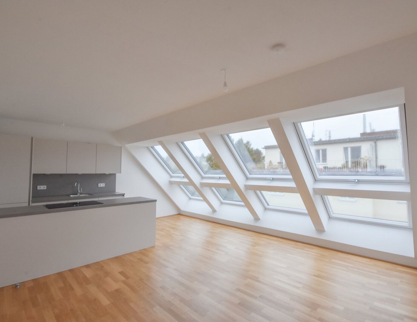 Erstbezug: Moderne Dachgeschosswohnung mit Balkon in 1180 Wien