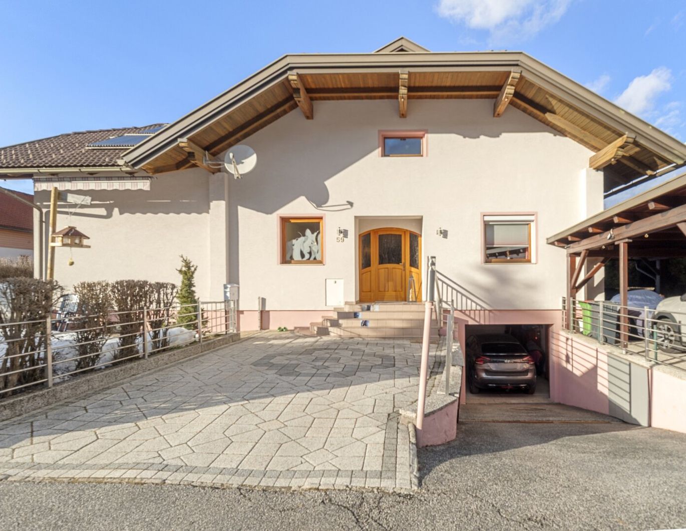 Sonniges Einfamilienhaus mit Pool, großem Keller & Ausbaupotenzial