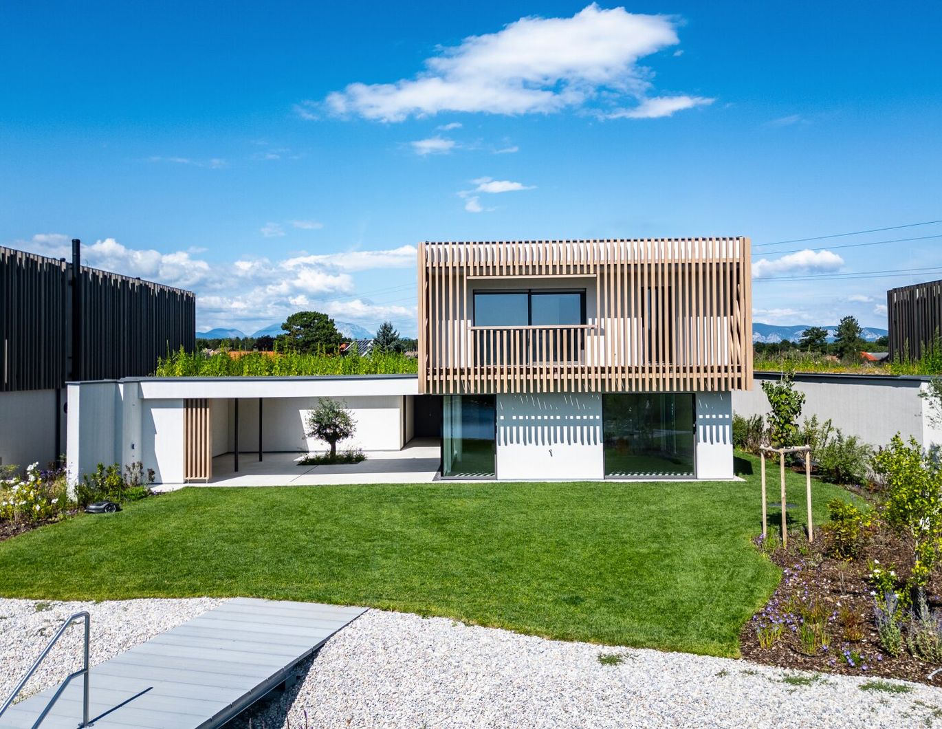 Luxus am Wasser - Architekturvilla mit Atrium, Sauna & direktem See Zugang
