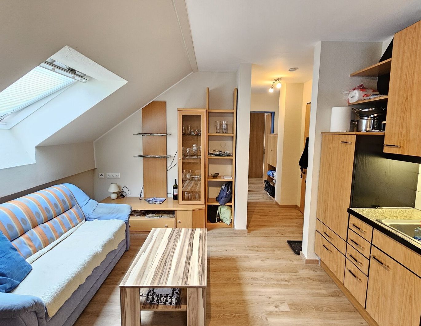 Gepflegte Single Wohnung inkl. kleiner Terrasse und Stellplatz. Mieten.