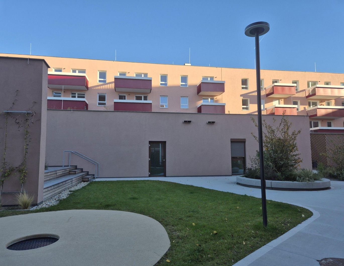 Privat an Privat! Helle und gemütliche 2-Zi-Wohnung mit großzügigem Balkon