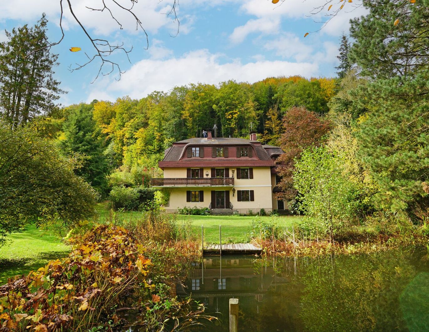 Prächtiges Landhaus mit Potenzial im Pressbaumer Zentrum - Grundstück teilbar!